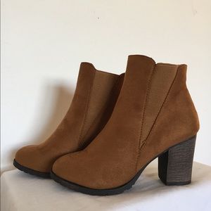 🆕  🎁 💝 Ladies bootie Size 9